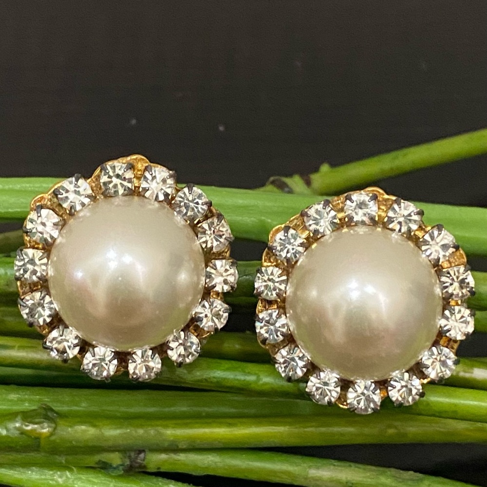 Vintage Unsigned Stunning Dome Faux Pearl Rhinestones Clip Earrings